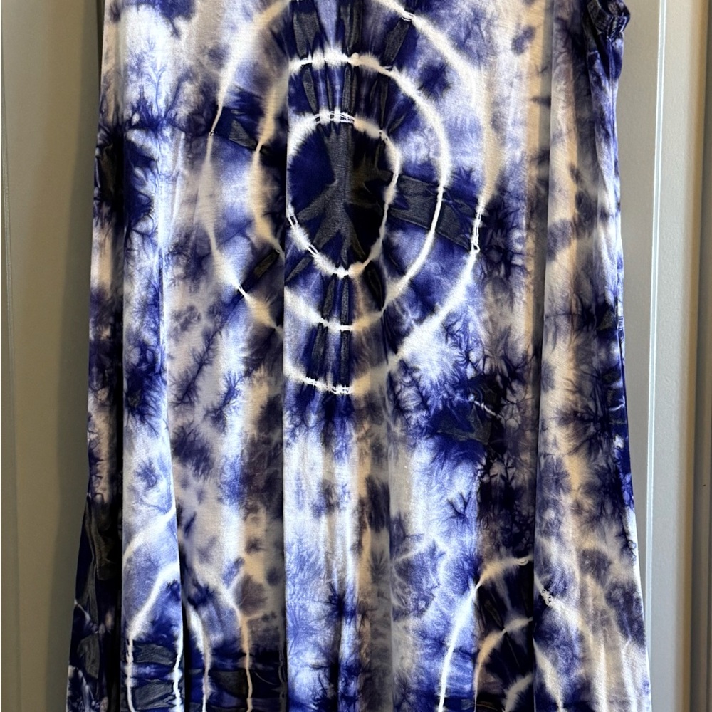 Chic Blue and White Tie-Dye Top